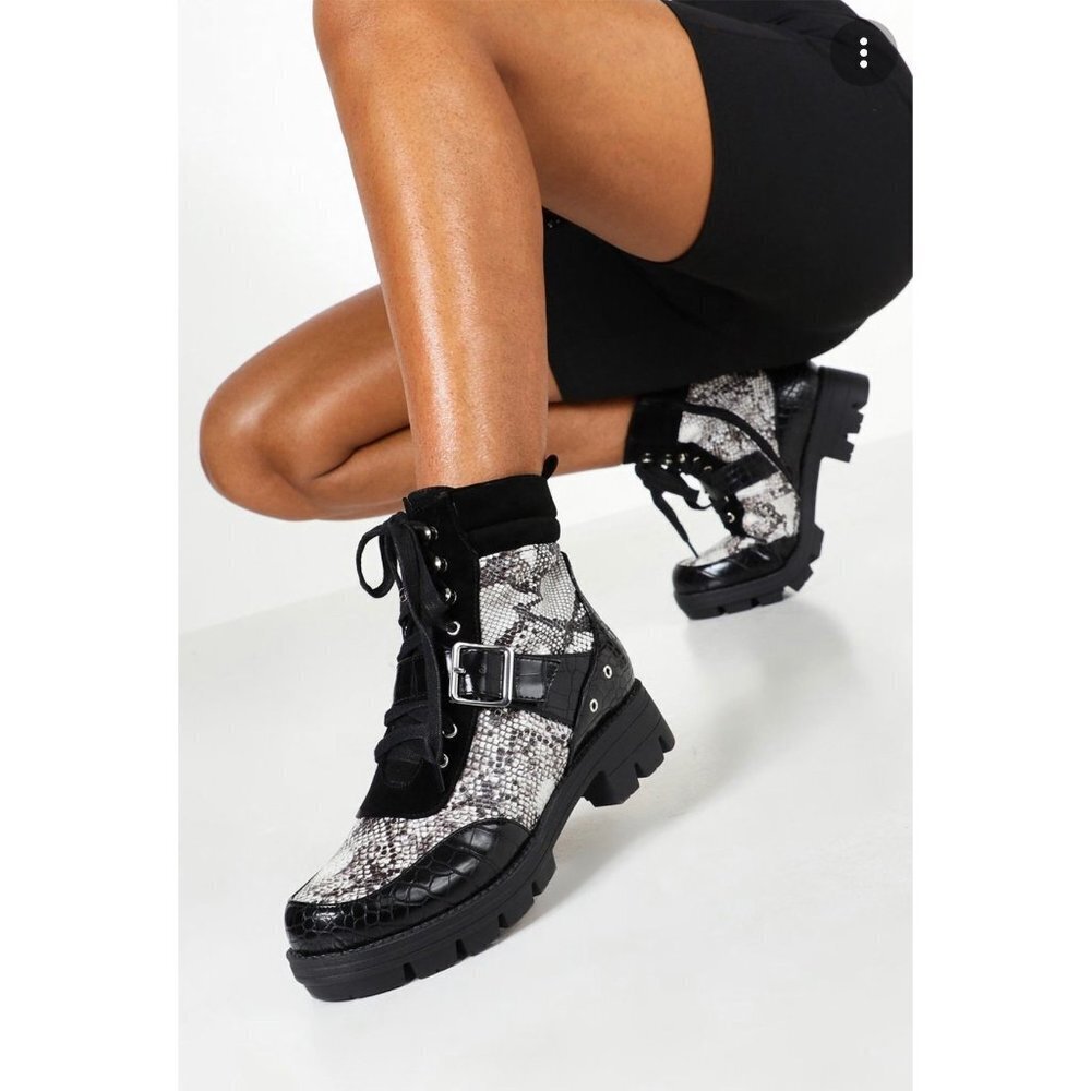 Boohoo Platform Combat Boots Lace Up Snake Print Sz 8 Steampunk Goth Whimsigoth
